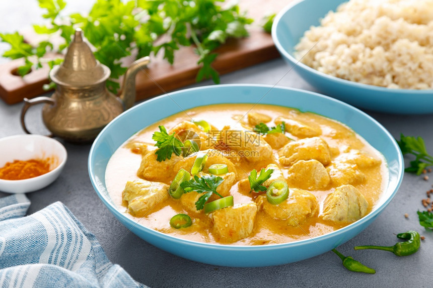 景顺Q2持仓概况：英伟达(NVDA.US)超越微软(MSFT.US)成最大重仓股 科技股依然受青睐 医药股遭减持